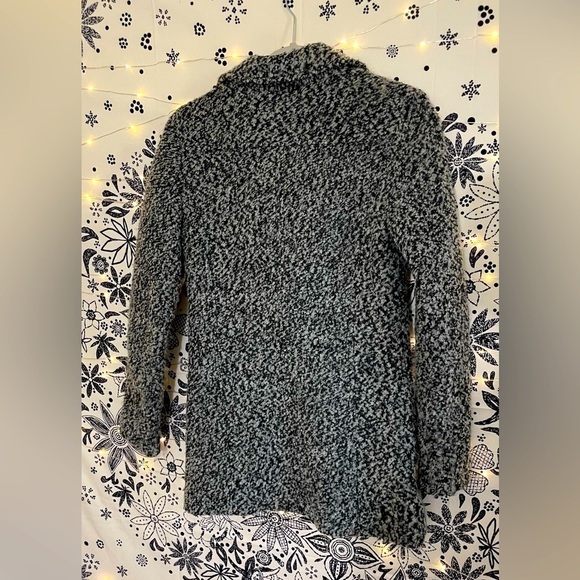 H&M grey cozy warm zip up coat with big collar and pockets - Picture 3 of 10